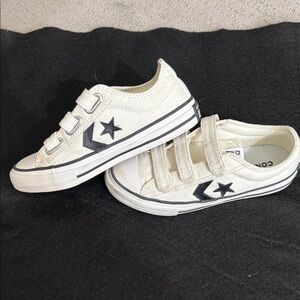 Converse Kids Cream Canvas Star Player 76 Easy On Low Top Sneakers w/Black Star